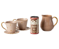 Maileg, babyseng, babycot, legetøj, børnelegetøj, musseseng, dukkeseng, Maileg dansende kat & Mus i skoæske Maileg Storebror mus i nattøj, Maileg - Varm chokolade, Mini