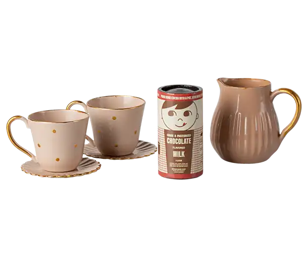 Maileg, babyseng, babycot, legetøj, børnelegetøj, musseseng, dukkeseng, Maileg dansende kat & Mus i skoæske Maileg Storebror mus i nattøj, Maileg - Varm chokolade, Mini