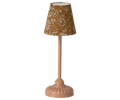 Maileg, babyseng, babycot, legetøj, børnelegetøj, musseseng, dukkeseng, Maileg dansende kat & Mus i skoæske Maileg Storebror mus i nattøj, Maileg - Vintage gulvlampe, Mus - Sand
