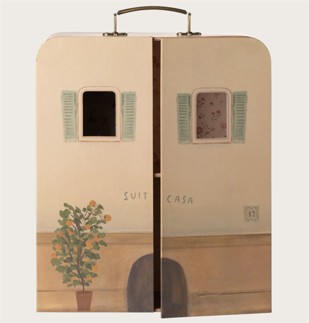 SuitCasa, Little sister and brother mouse