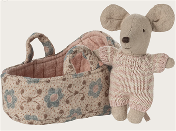 Baby mouse in carry cot - Rose