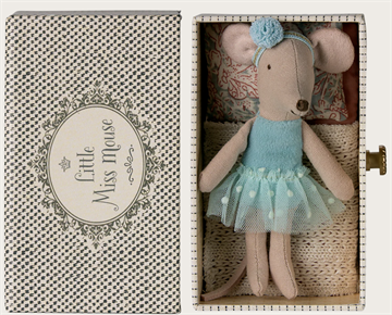 Dance mouse in daybed, Little sister